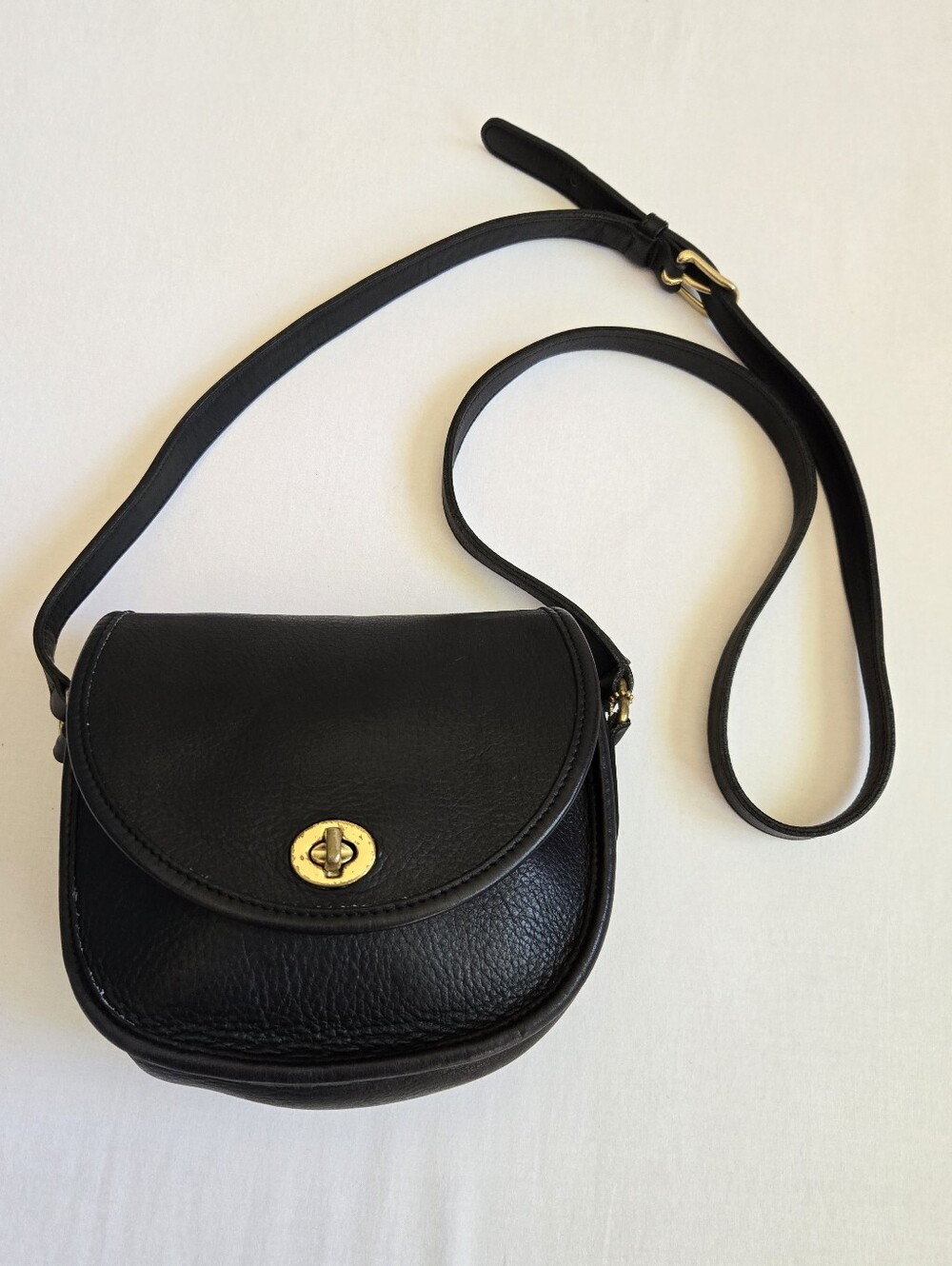 Vintage Coach Watson Bag Purse Crossbody Style 9981 Black Leather Flap Rounded
